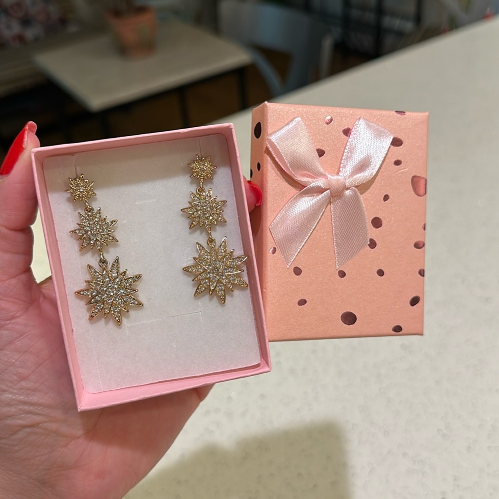 Gold tone earrings - comes with beautiful gift box